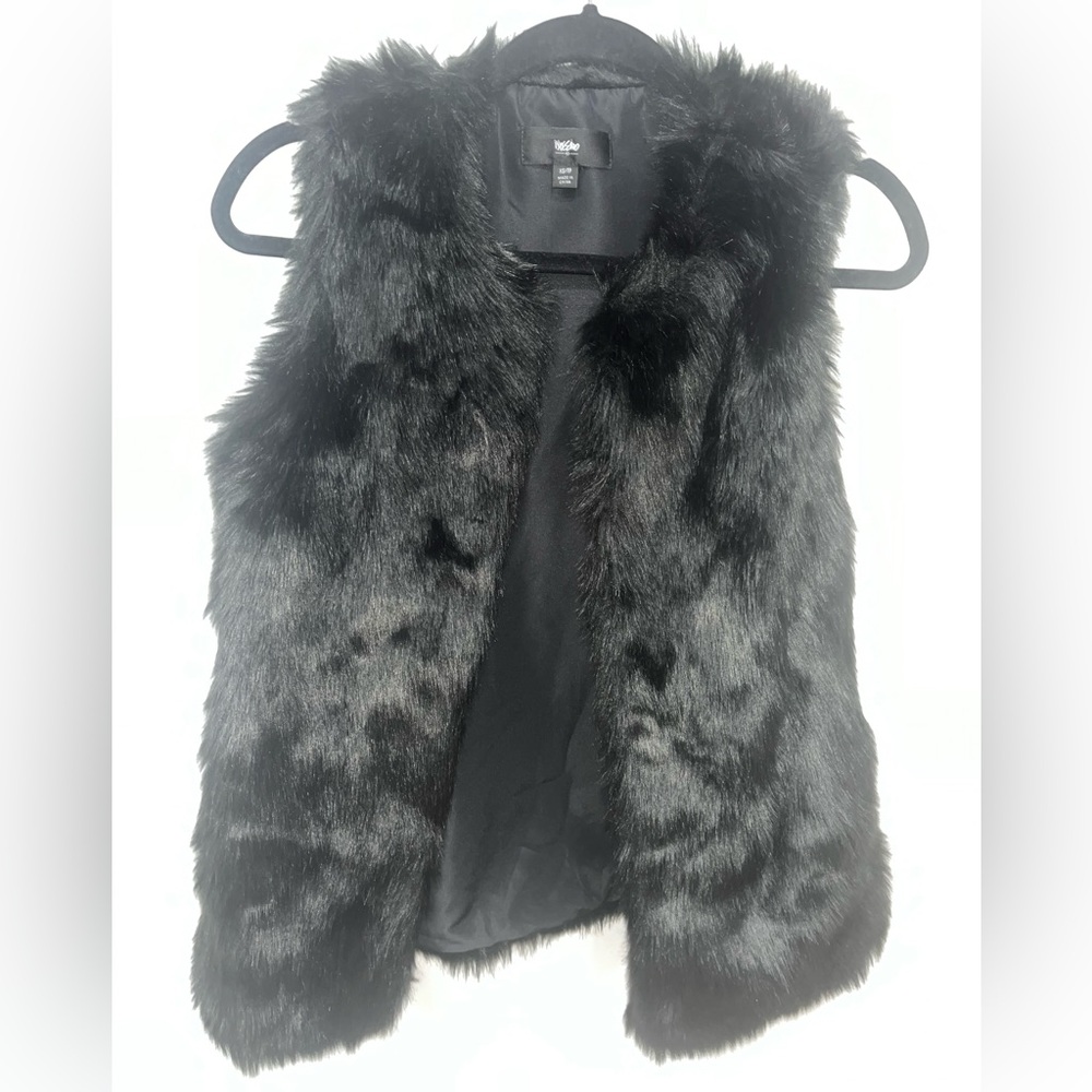 Woeeino Faux Fur Black Vest- XS